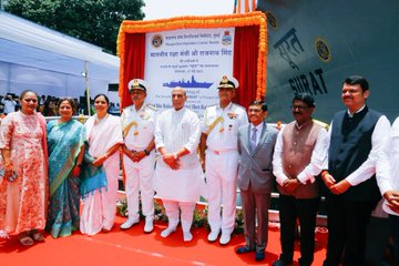 संरक्षण मंत्री राजनाथ सिंह यांच्या उपस्थितीत 'उदयगिरी' आणि 'सूरत' या युद्धनौकांनी पहिल्यांदा पाण्याला स्पर्श केला (फोटो - Indian Navy)