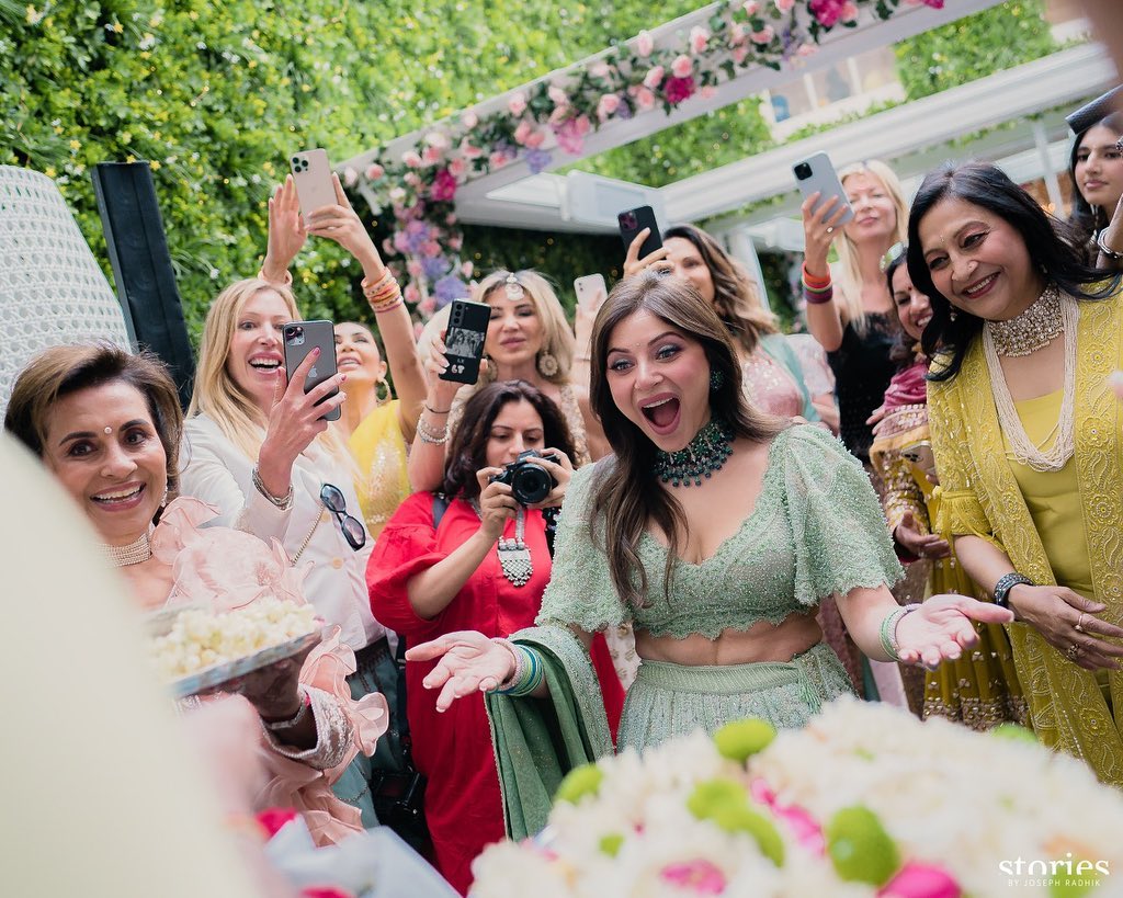 Kanika Kapoor Mehendi ceremony