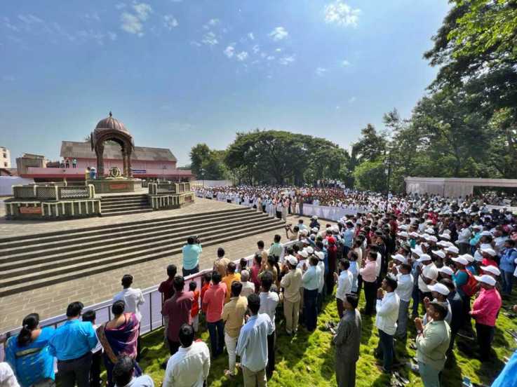 कोल्हापूरमध्ये राजर्षी छत्रपती शाहू महाराजांच्या स्मृती शताब्दी कृतज्ञता पर्व अंतर्गत आज (६ मे) १०० सेकंद स्तब्ध उभे राहून लोकराजाला आदरांजली वाहण्यात आली.