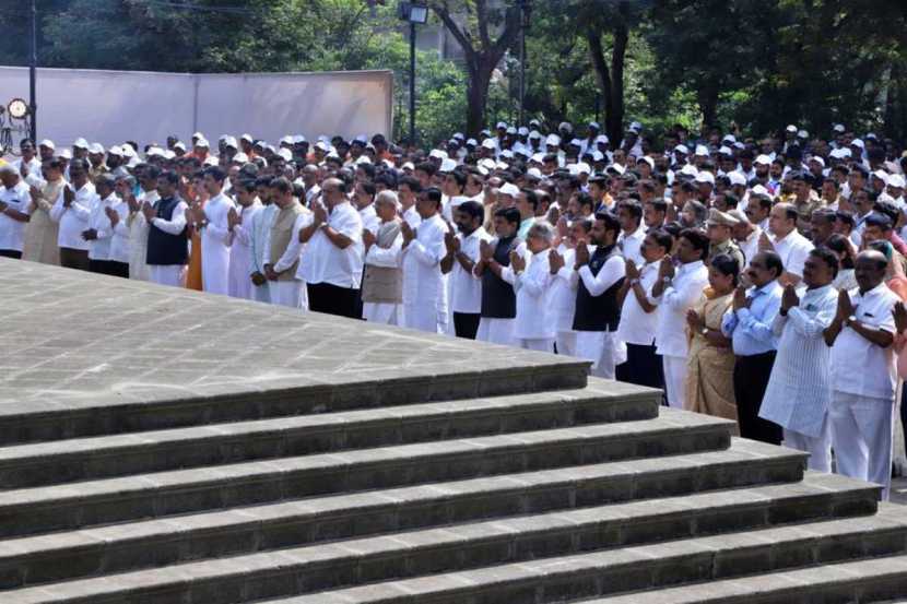 कोल्हापूरमधील अभिवादनावेळी राज्याचे महसूलमंत्री बाळासाहेब थोरात, ग्रामविकास मंत्री हसन मुश्रीफ, उच्च व तंत्रज्ञान शिक्षण मंत्री उदय सामंत, राज्यमंत्री सतेज पाटील, खासदार संभाजी छत्रपती इत्यादी उपस्थित होते.