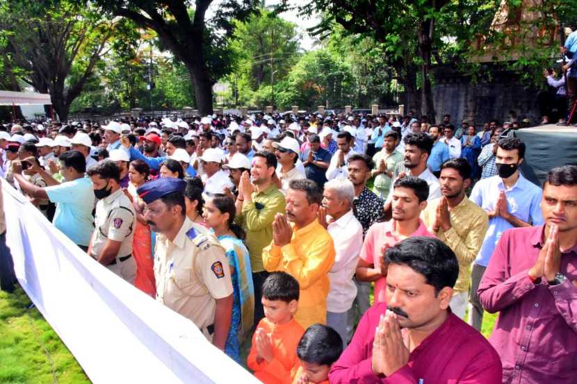 अभिवादन सभेला उपस्थित सर्वसामान्य नागरिक.