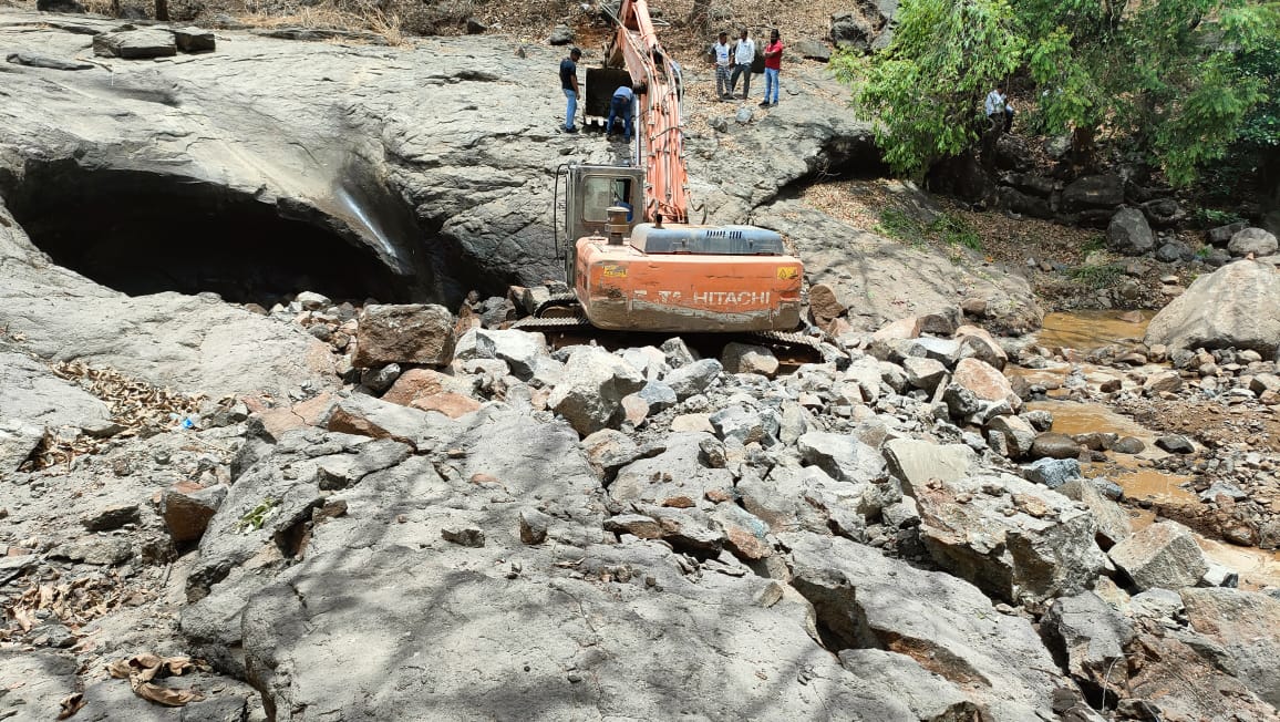 kundi waterfall near slaman khan farm house in panvel closed forever by police and local authority