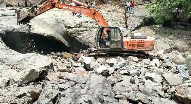 kundi waterfall near slaman khan farm house in panvel closed forever by police and local authority