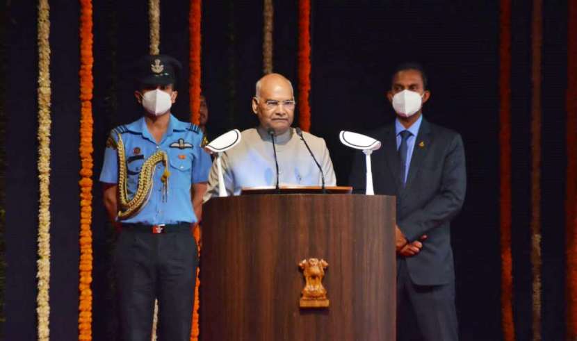 बुधवार पेठेतील लक्ष्मीबाई दगडूशेठ हलवाई दत्तमंदिर ट्रस्टच्या शतकोत्तर रौप्यमहोत्सवी (१२५ व्या) वषार्चा शुभारंभ सोहळा बालगंधर्व रंगमंदिर येथे आयोजित करण्यात आला होता.