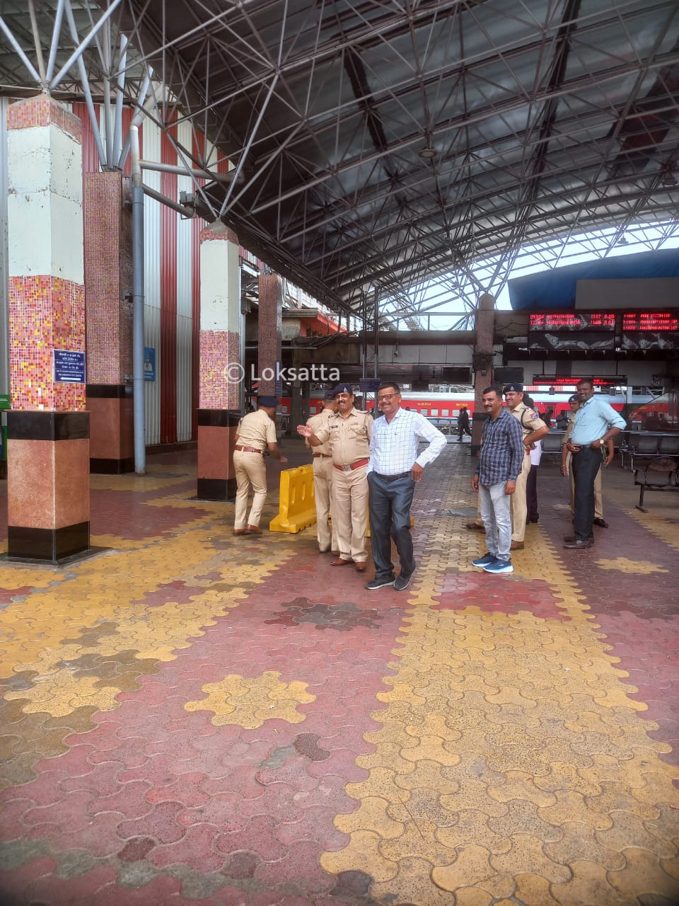 Bomb like object found in Pune Railway Station