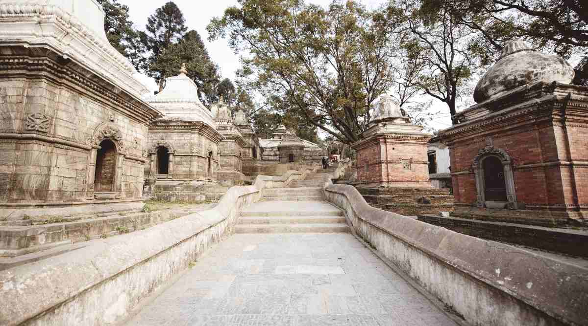 पाकिस्तानी नागरीकाने विकले उत्तर प्रदेशातील राम-जानकी मंदिर; खरेदी करणाऱ्याने त्या जागी बनवले हॉटेल
