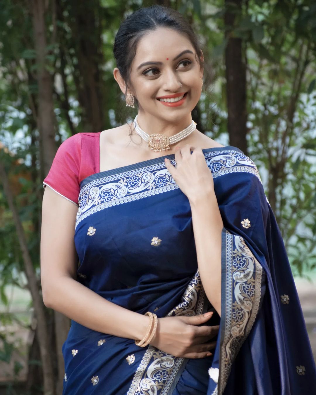 Dharmaveer Movie Shruti Marathe Gaurav Ghatnekar