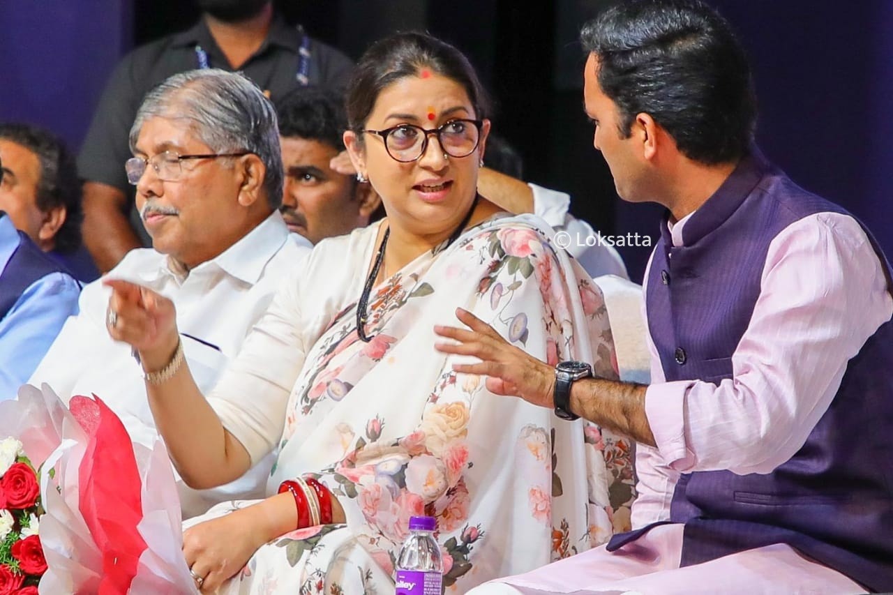 Smriti Irani faces protests by NCP Congress over price rise during Pune visit