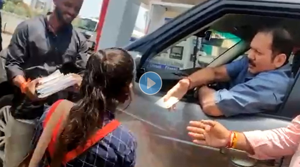 Viral video of BJP MP Udyanraje Bhosale buying books from a girl standing on a street in Satara