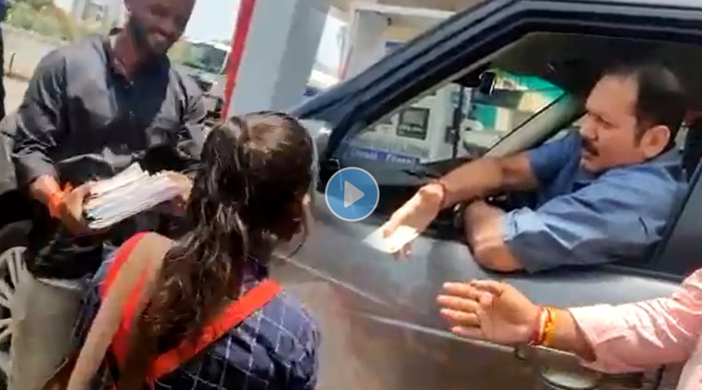 Viral Video of BJP MP Udyanraje Bhosale buys books from girl standing on road in Satara