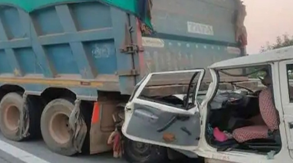 Five from Maharashtra Pune killed in road accident on Yamuna Expressway