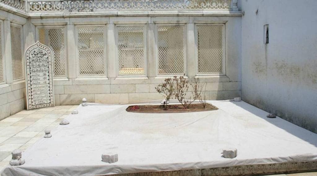 aurangjeb tomb in aurangabad