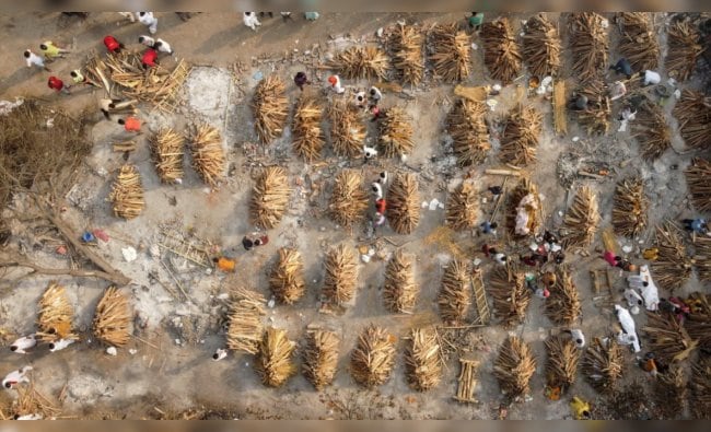 Photographer Danish Siddiqui moving shots from India Covid wave that won him Pulitzer Prize