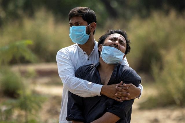 Photographer Danish Siddiqui moving shots from India Covid wave that won him Pulitzer Prize