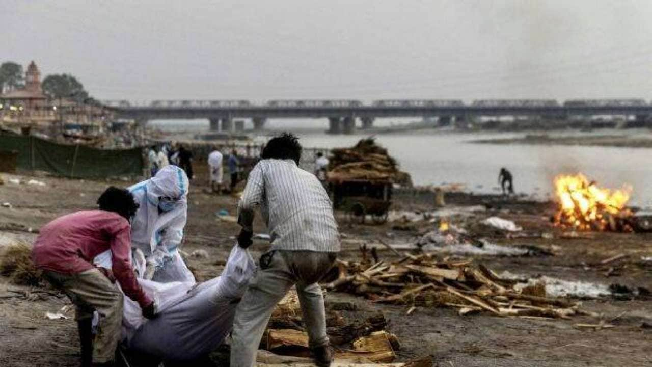 Photographer Danish Siddiqui moving shots from India Covid wave that won him Pulitzer Prize