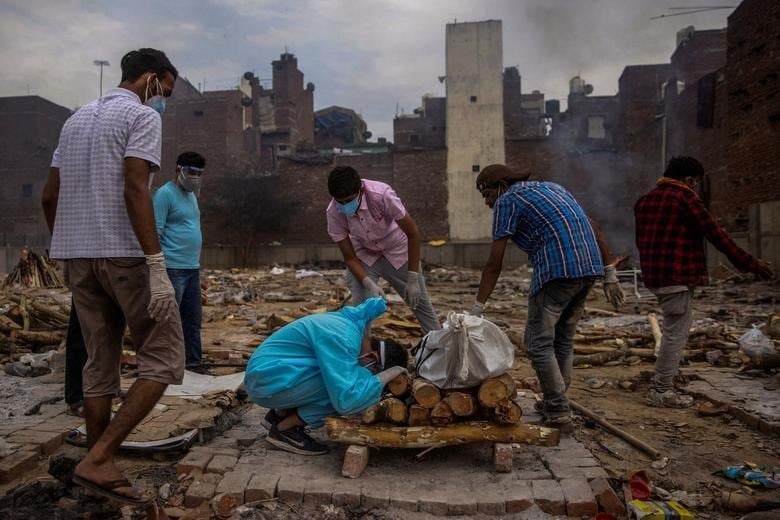 Photographer Danish Siddiqui moving shots from India Covid wave that won him Pulitzer Prize