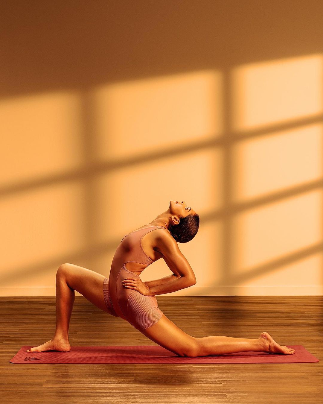 deepika padukon yoga pose (3)