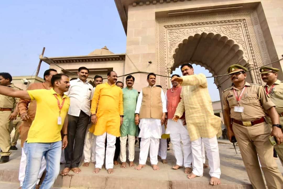 devendra fadnvis at kashi vishwanath temple (11)