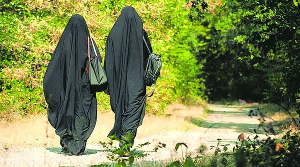 तालिबानकडून महिलांना बुरख्याची सक्ती
