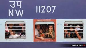 भारतात एकूण १२,१६७ पॅसेंजर ट्रेन्स आणि ७,३४९ मालगाड्या आहेत. भारतीय रेल्वेतून दररोज २३ मिलियन प्रवासी प्रवास करतात.