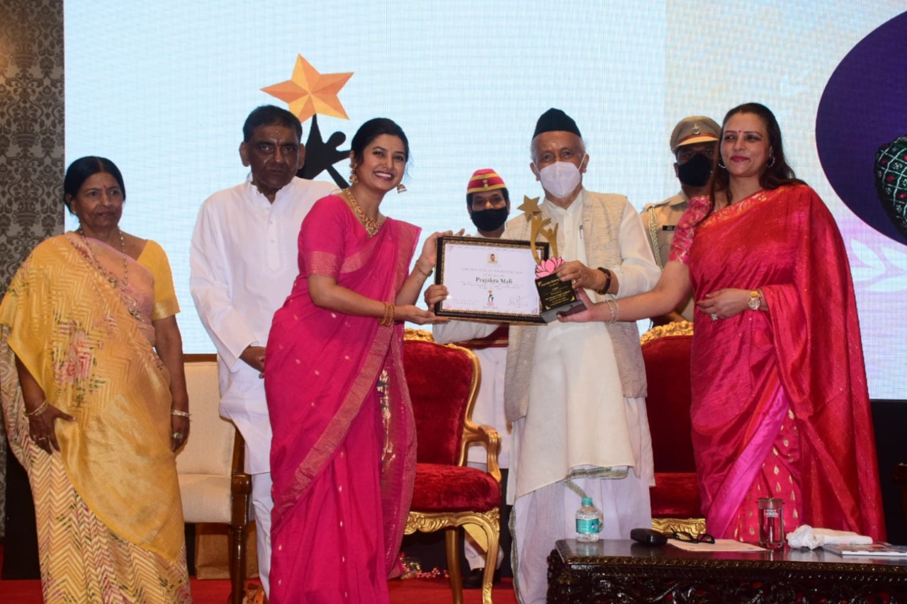 kamala rising star award (3)