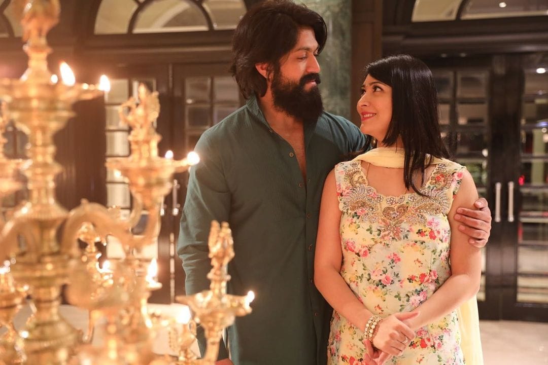 kgf 2 star yash and radhika love story (19)