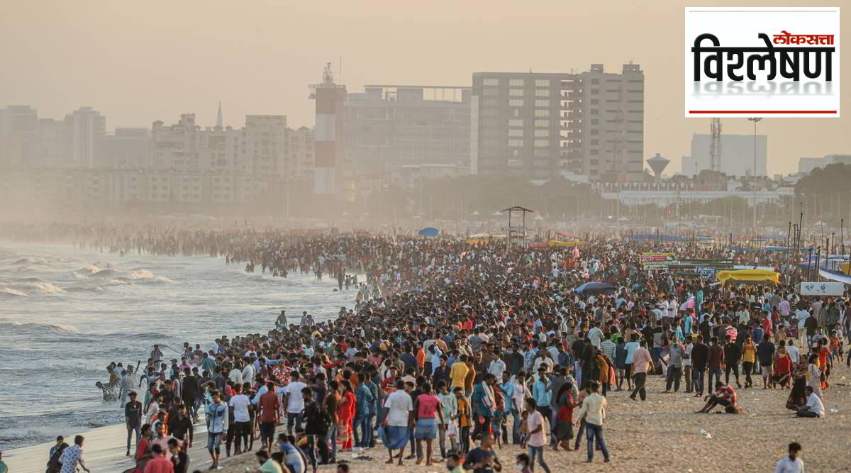 biggest crowd of tourists state is Tamil Nadu
