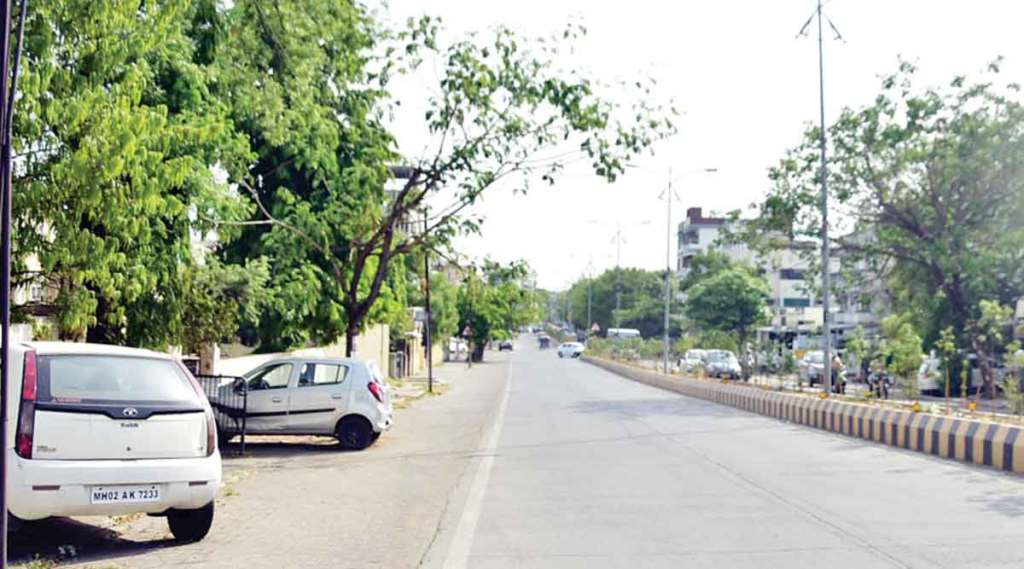 जयताळाकडे जाणारा रस्ता दुपारी असा ओस पडला होता. (लोकसत्ता छायाचित्र)