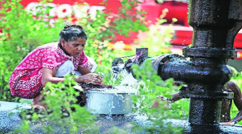 गळतीमुळे पाण्याचा अपव्यय ; पनवेल-मुंब्रा महामार्गालगतच्या जलवाहिन्या जीर्ण