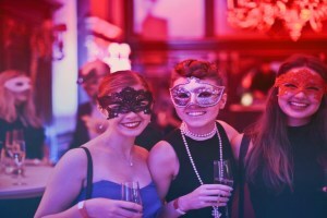 difference between bar pub and club