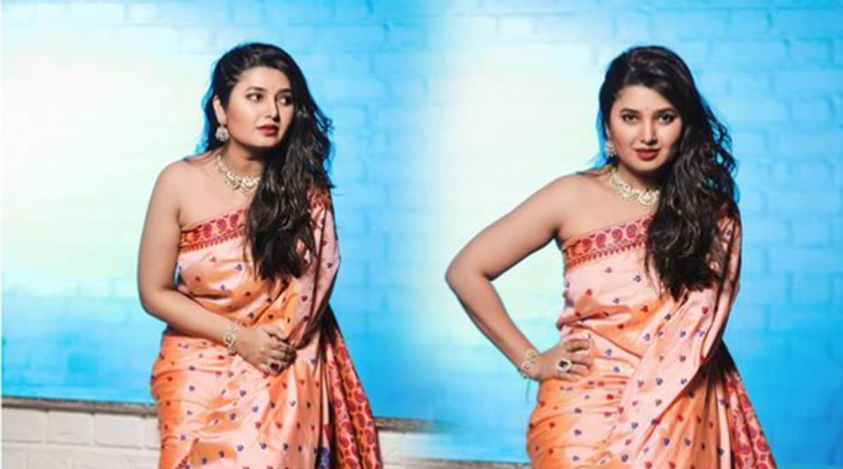 prajakta mali saree, prajakta mali photoshoot