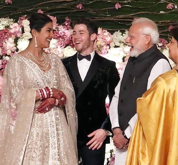 डिसेंबर २०१८ मध्ये, अभिनेत्री प्रियांका चोप्रा आणि निक जोनास यांच्या लग्नाच्या रिसेप्शनमध्ये पंतप्रधान मोदी दिसले होते. (फोटो: इंस्टाग्राम/प्रियांका चोप्रा)