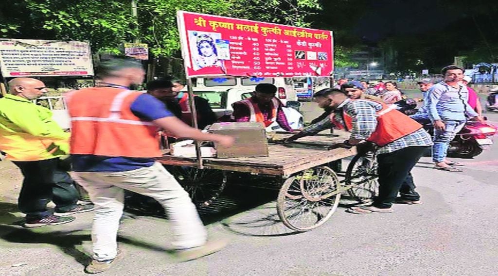 विरोधामुळे रात्रीची अतिक्रमण कारवाई थांबविण्याचा निर्णय ; पथारी संघटना-अतिक्रमण विभागात वाद