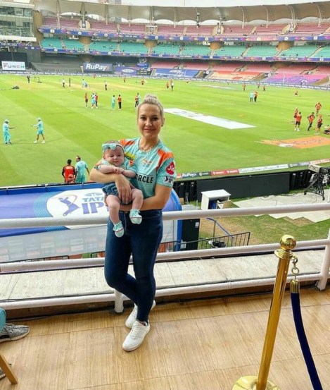 डी कॉकने आपल्या मुलीच्या जन्माच्या एक आठवडा आधी म्हणजे ३१ डिसेंबर रोजी कसोटी क्रिकेटमधून निवृत्ती घेतली होती. (फोटो सौजन्य – ट्विटर)