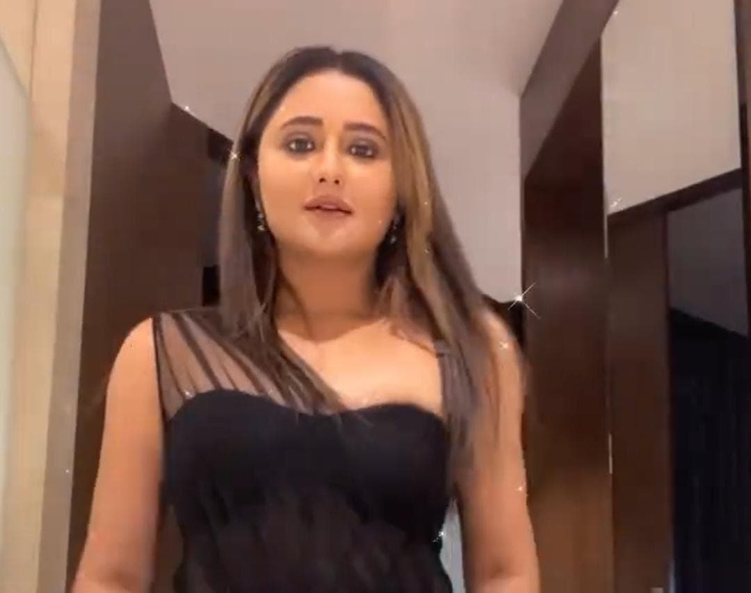 छोट्या पडद्यावरील सगळ्यात हॉट अभिनेत्रींमध्ये रश्मीचाही नंबर लागतो.