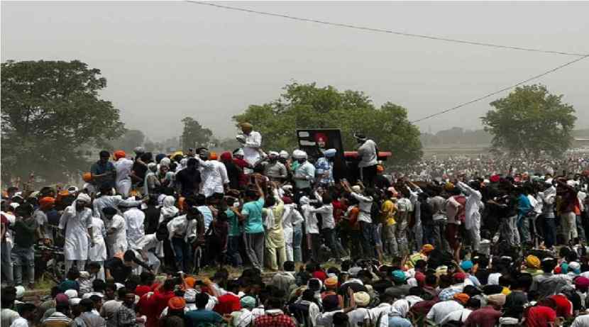 यावेळी मुसेवाला यांच्या चाहत्यांनी गर्दी केली होती.