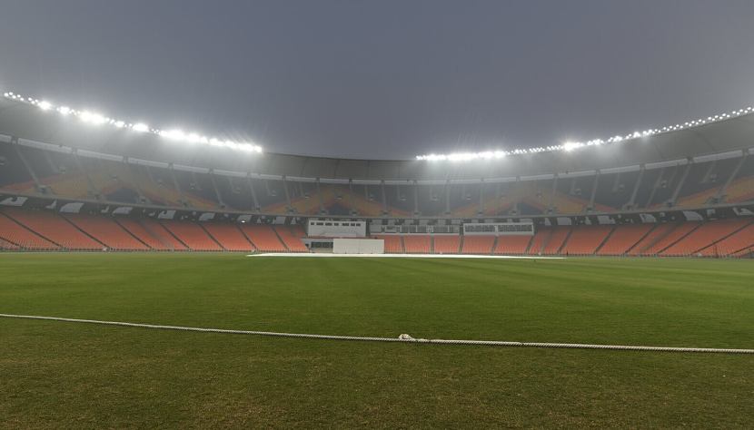नरेंद्र मोदी स्टेडियम हे भारतातील पहिले स्टेडियम आहे जिथे मैदानावर एलईडी दिवे बसवले गेले आहेत.