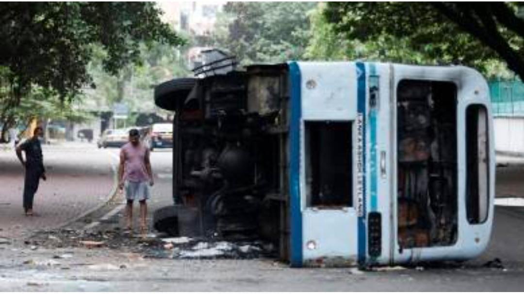 श्रीलंकेतील राजकीय घडामोडींचे हिंसक पडसाद, राजकीय अराजकतेमुळे हिंसाचाराच्या घटनांमध्ये वाढ