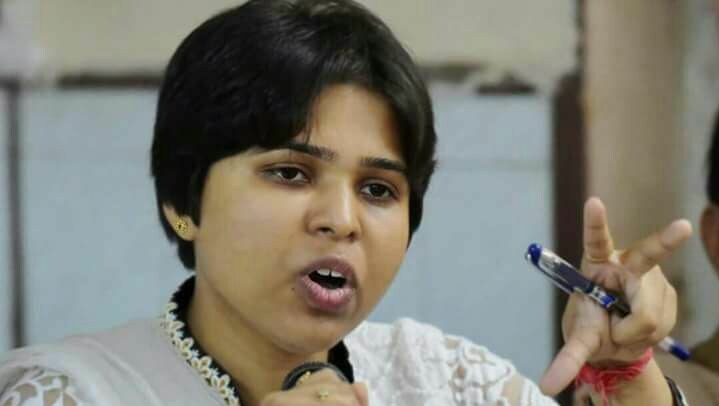 Trupti desai supported ketaki chitale, Ketaki Chitale post on Sharad Pawar