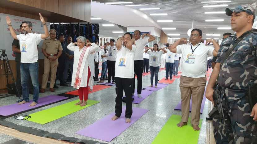 सकाळी सहाच्या सुमारास योग कार्यक्रम आयोजित करण्यात आला होता.