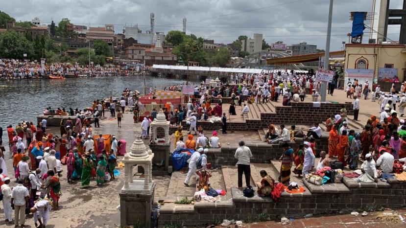 महाराष्ट्राच्या कानाकोपऱ्यातून हजारो वारकरी आळंदीत दाखल झालेत.