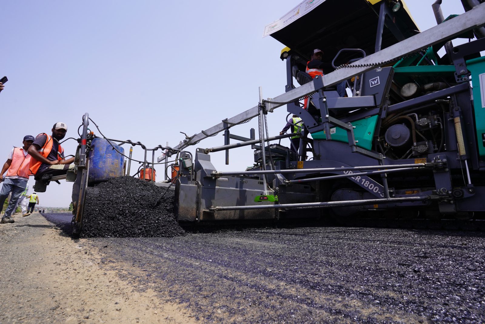 India NHAI Sets Guinness World Record For Laying 75 Km Highway between Amravati to Akola In Just 5 Days