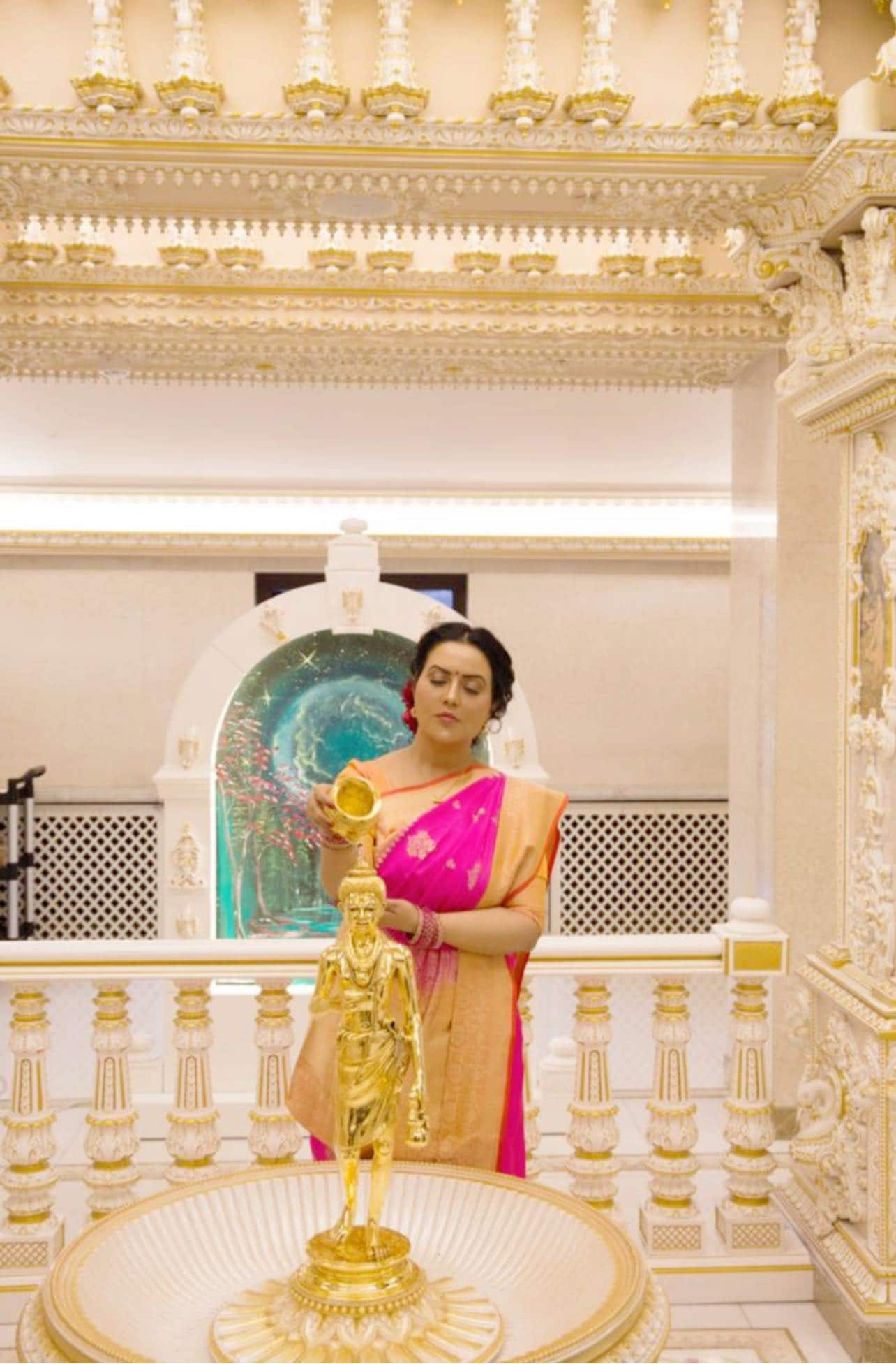 Amruta Devendra Fadnavis London Temple Visit