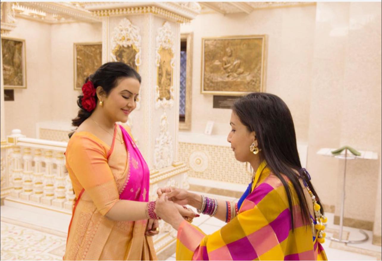 Amruta Devendra Fadnavis London Temple Visit