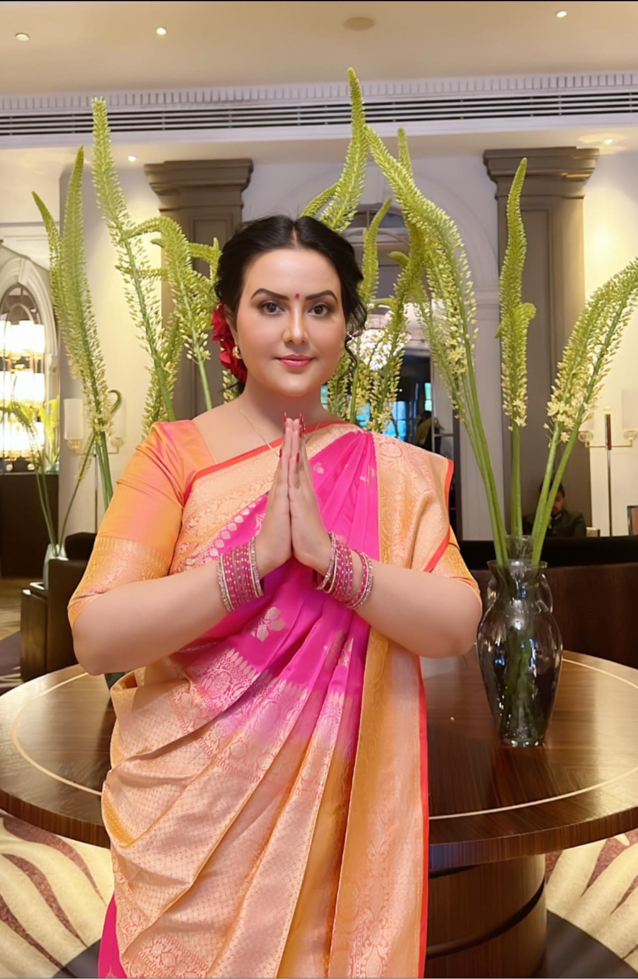 Amruta Devendra Fadnavis London Temple Visit