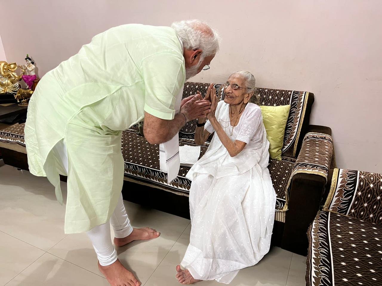 PM Modi Meet his mother hriaba as she enters her 100th year