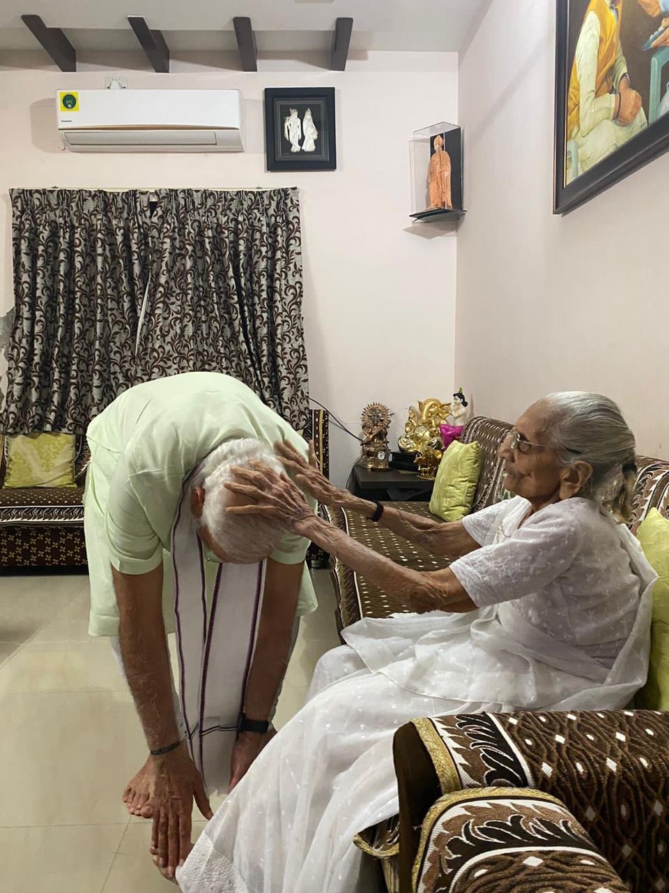 PM Modi Meet his mother hriaba as she enters her 100th year
