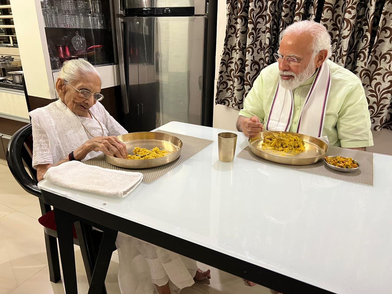 PM Modi Meet his mother hriaba as she enters her 100th year