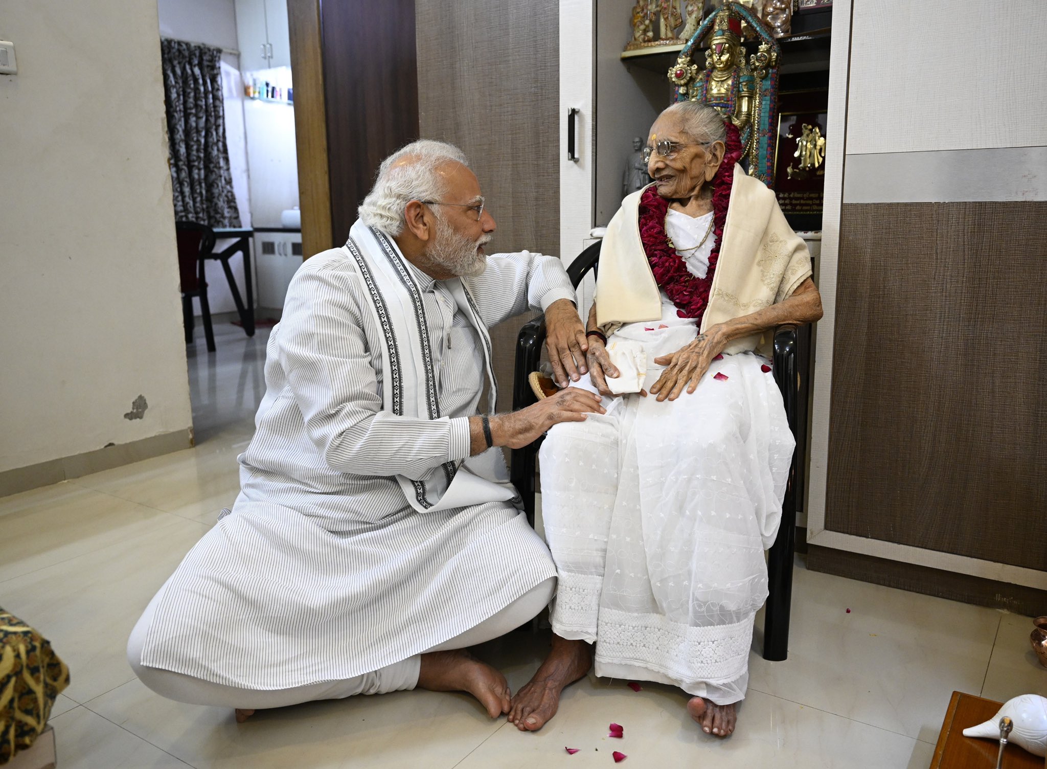 PM Modi Meet his mother hriaba as she enters her 100th year