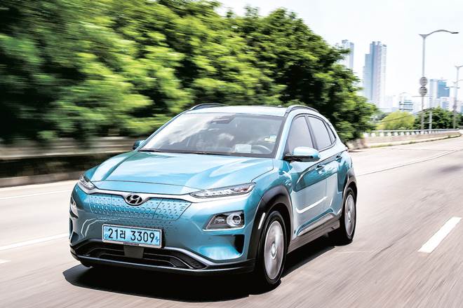 Hyundai Kona इलेक्ट्रिक ही देखील लॉन्च होणार होती पहिली इलेक्ट्रिक SUV होती आणि तिची किंमत २३.७९ लाख रुपये आहे. २५ लाख लोकांच्या आत कोणत्याही विकल्या जाणार्‍या इलेक्ट्रिक कारला कमाल इलेक्ट्रीक श्रेणीसाठी, या एकावर ४५२ वर्गवारी केली जाते